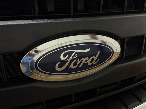 Used 2022 Ford F250 XL w/ Power Equipment Group image 11