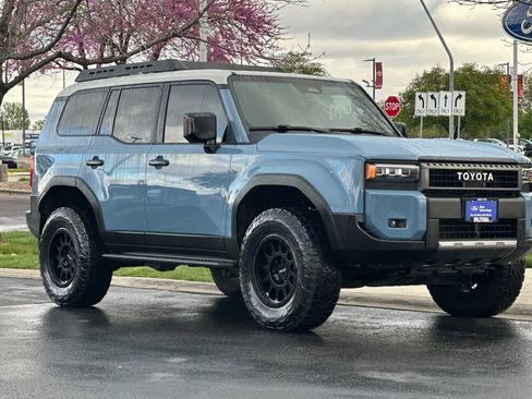 Used 2025 Toyota Land Cruiser image 9