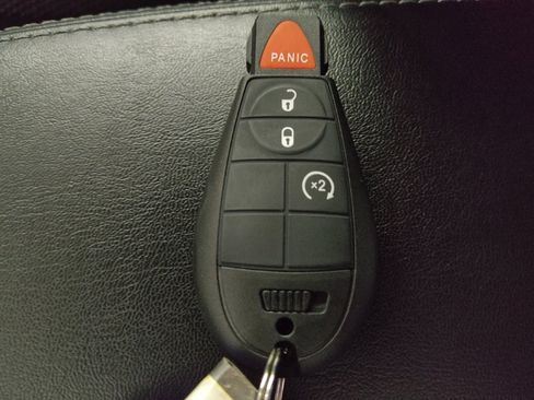 Used 2020 Jeep Cherokee Latitude FWD image 32