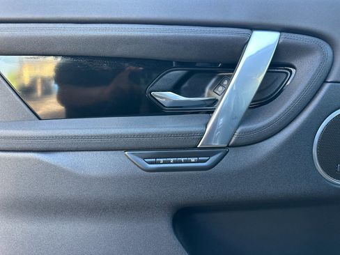 Used 2022 Land Rover Discovery Sport SE AWD/4WD image 11