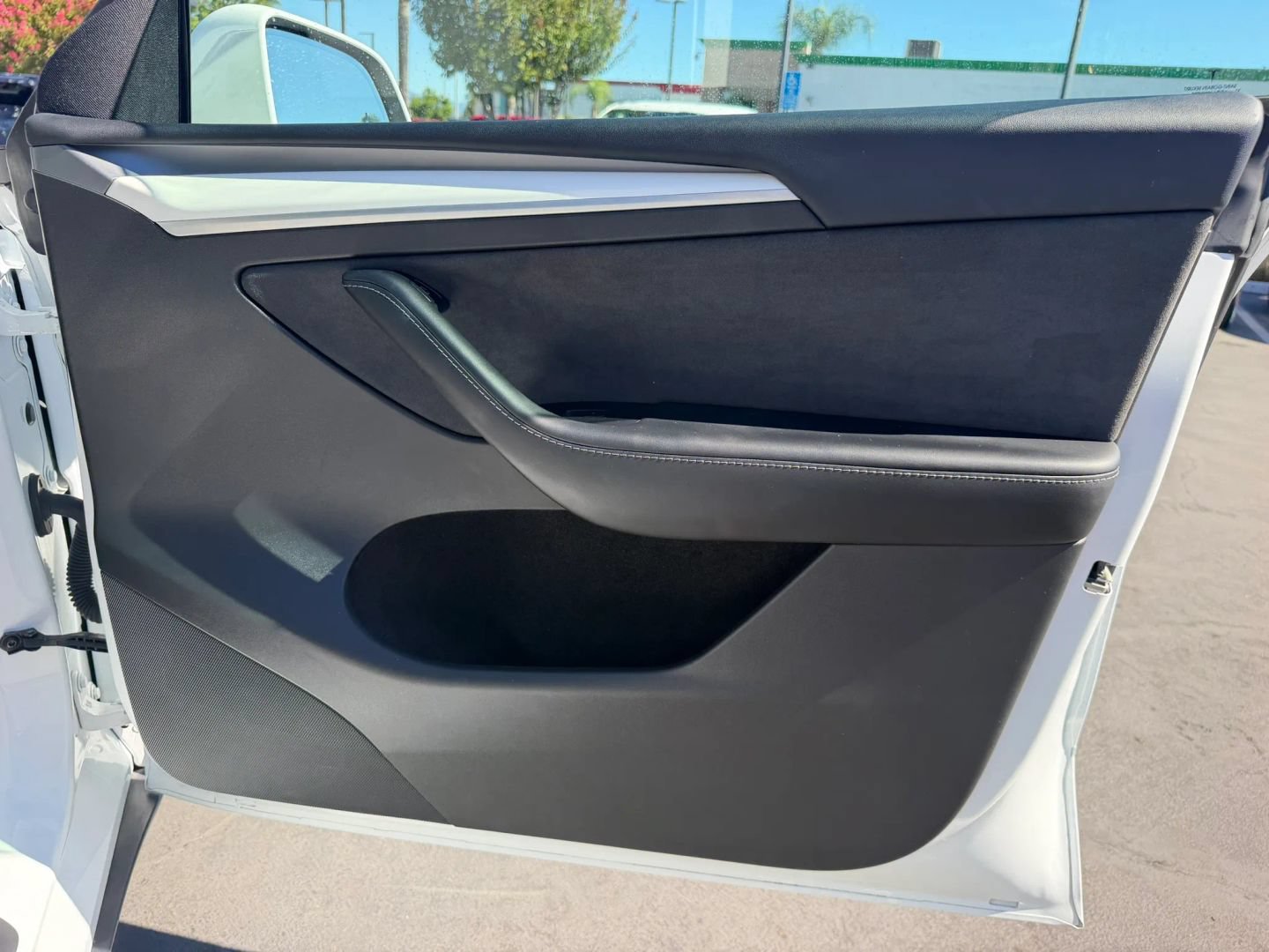 Used 2023 Tesla Model Y AWD image 29
