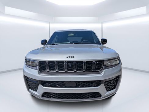 New 2026 Jeep Grand Cherokee Limited AWD/4WD image 8