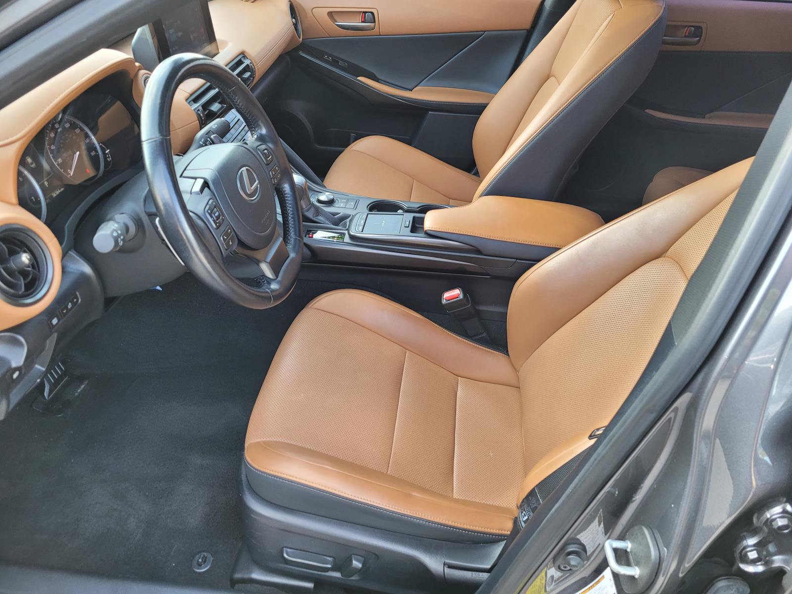 Used 2024 Lexus IS 300 w/ Comfort Package RWD image 3