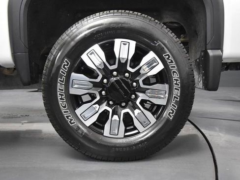 Used 2025 GMC Sierra 3500 Denali image 16