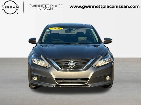 Used 2016 Nissan Altima 2.5 SL w/ 2.5 Technology Package image 2