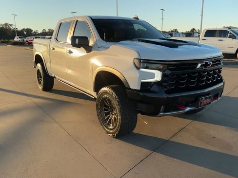 Used 2023 Chevrolet Silverado 1500 ZR2 image 3