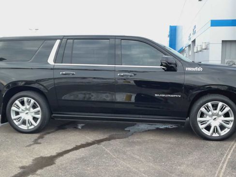 Certified 2024 Chevrolet Suburban High Country image 9