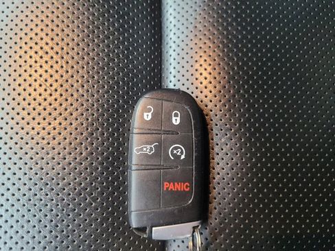 Used 2021 Jeep Grand Cherokee Overland image 32