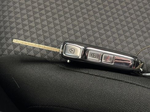 Used 2025 Kia Soul LX w/ LX Technology Package FWD image 20
