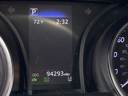 Certified 2022 Toyota Camry SE image 8