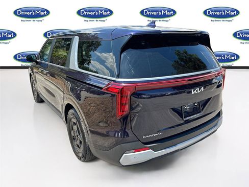 Used 2025 Kia Carnival FWD image 5