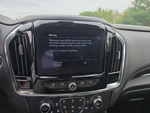 Used 2021 Chevrolet Traverse LT AWD/4WD image 17