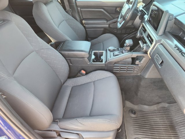 Certified 2025 Toyota Tacoma SR5 AWD/4WD image 12