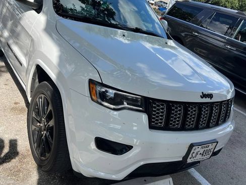 Used 2022 Jeep Grand Cherokee Laredo X RWD image 9