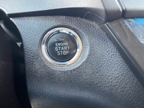 Used 2017 Toyota Sienna SE image 22