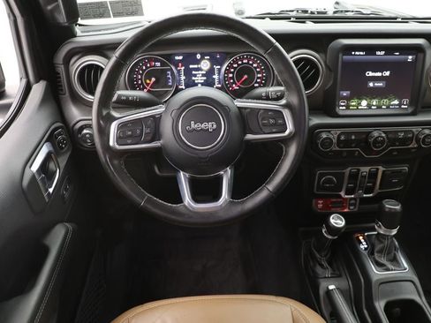 Used 2021 Jeep Gladiator Rubicon AWD/4WD image 16