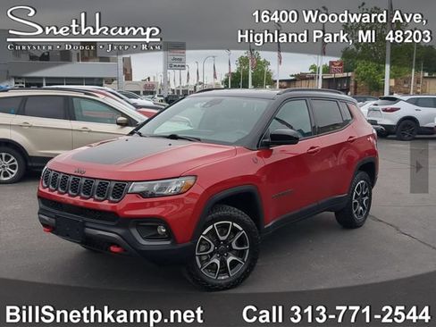Used 2025 Jeep Compass Trailhawk AWD/4WD image 1