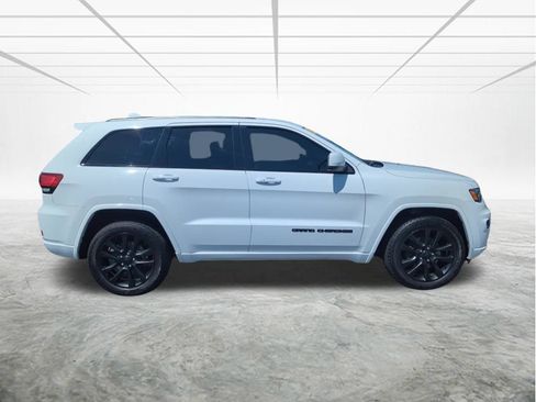 Used 2017 Jeep Grand Cherokee Altitude AWD/4WD image 7