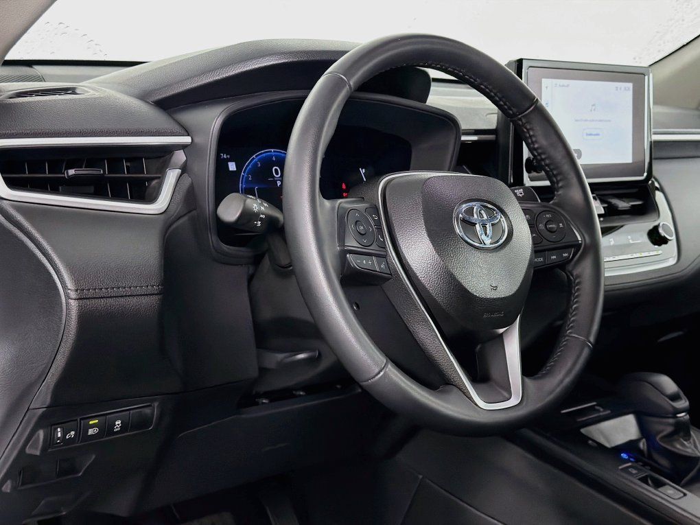 Used 2026 Toyota Corolla Cross LE FWD image 38