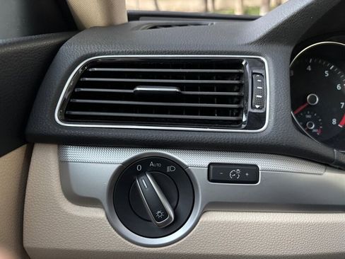 Used 2017 Volkswagen Passat 1.8T S image 28