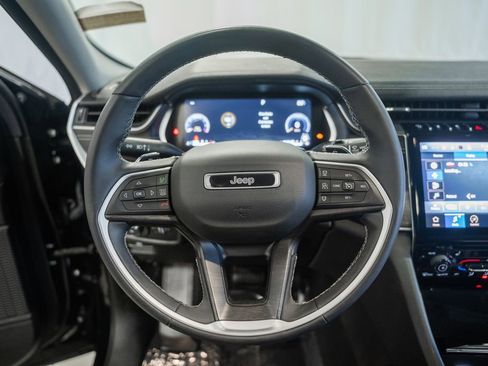 Used 2023 Jeep Grand Cherokee Limited w/ Black Appearance Package AWD/4WD image 30