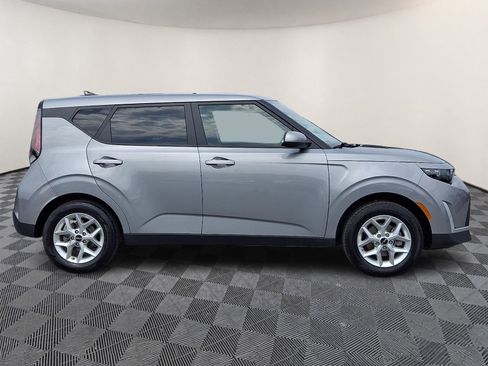 Certified 2025 Kia Soul LX w/ LX Technology Package FWD image 7