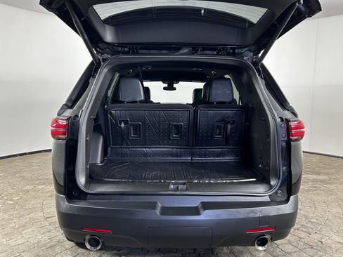 Used 2023 Chevrolet Traverse LT FWD image 7