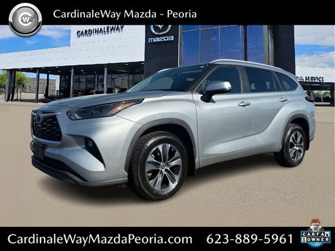 Used 2024 Toyota Highlander XLE image 1