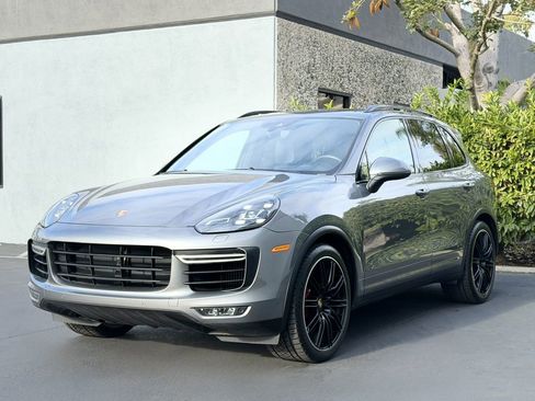 Used 2017 Porsche Cayenne Turbo image 6