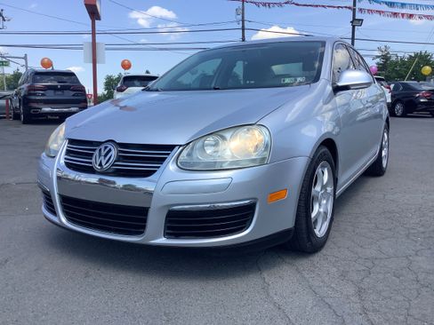 Used 2010 Volkswagen Jetta SE FWD image 3
