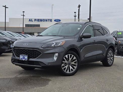 Certified 2022 Ford Escape Titanium w/ Class II Trailer Tow Package image 1