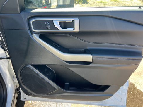 Used 2023 Ford Explorer XLT w/ Equipment Group 202A image 17