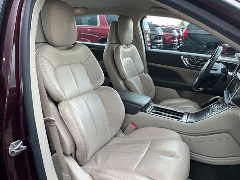 Used 2017 Lincoln Continental Select w/ Climate Package AWD/4WD image 23