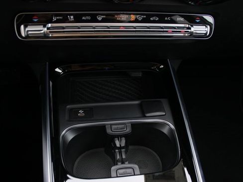 New 2026 Mercedes-Benz GLB 250 4MATIC image 27