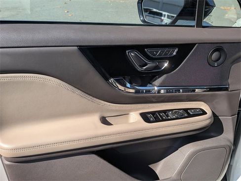 Used 2020 Lincoln Corsair Reserve image 12
