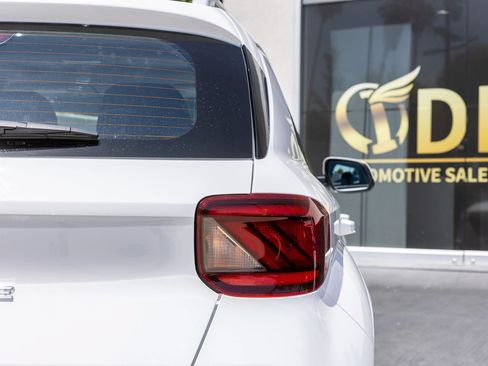 Used 2025 Hyundai Venue SEL FWD image 12