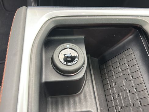 Used 2025 Ford Expedition Active AWD/4WD image 21