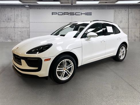 Certified 2026 Porsche Macan AWD/4WD image 1
