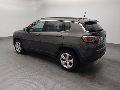 Used 2018 Jeep Compass Latitude FWD image 3