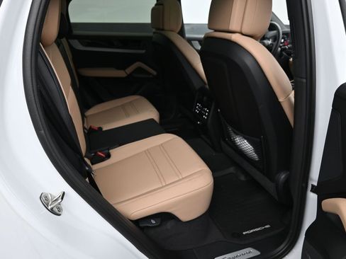 New 2025 Porsche Cayenne Coupe image 16