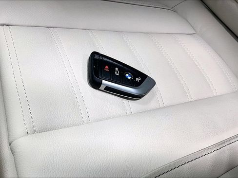 New 2026 BMW 330i Sedan w/ Premium Package RWD image 23