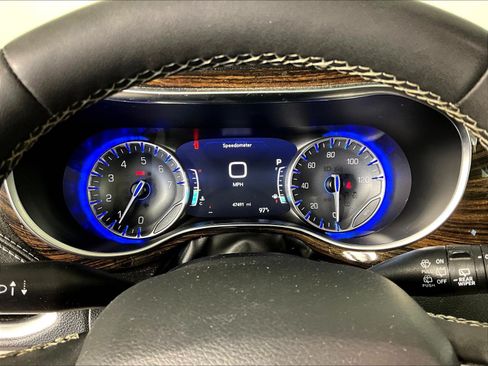Used 2023 Chrysler Pacifica Limited w/ Uconnect Theater Family Group AWD/4WD image 12