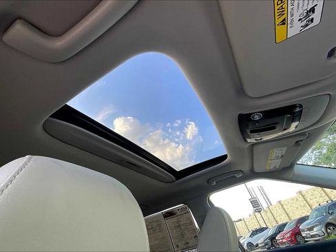 Certified 2022 Kia Seltos EX image 29