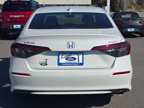 Used 2025 Honda Civic Sport image 4