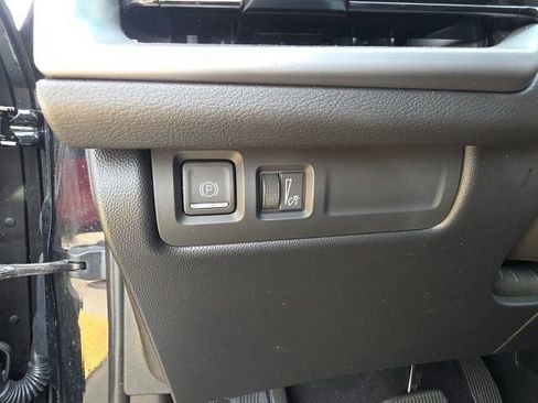 Used 2024 Cadillac XT4 Premium Luxury image 15