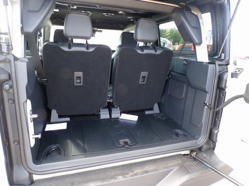 New 2025 Ford Bronco Badlands image 7