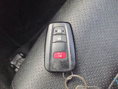 Used 2021 Toyota C-HR XLE FWD image 26