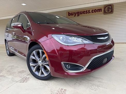 Used 2020 Chrysler Pacifica Limited w/ Tire & Wheel Group FWD image 2