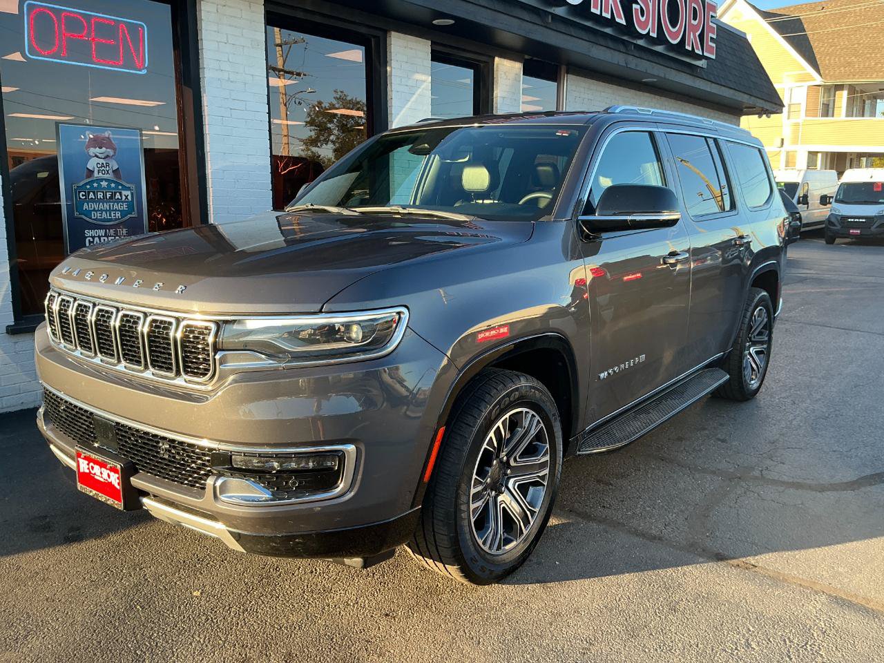 Used 2024 Jeep Wagoneer Series II w/ Flexible Seating Group AWD/4WD image 2