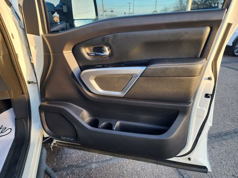 Used 2017 Nissan Titan PRO-4X w/ Pro-4x Convenience Package image 9